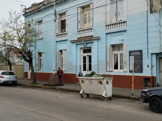 Quitaron el vallado del frente de la Comisara Primera
